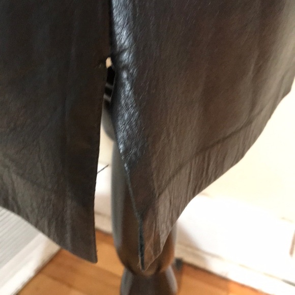 “GIGI BOUTIQUE” Vintage Black Leather Skirt. - Picture 6 of 13